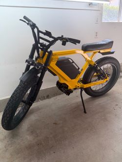 Ristretto 512 A24 in the rare Yellow finish. Only 24 miles total and in incredible, like-new condition.