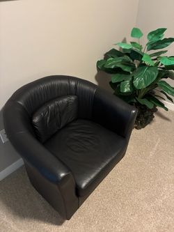 Black Barrel Chair