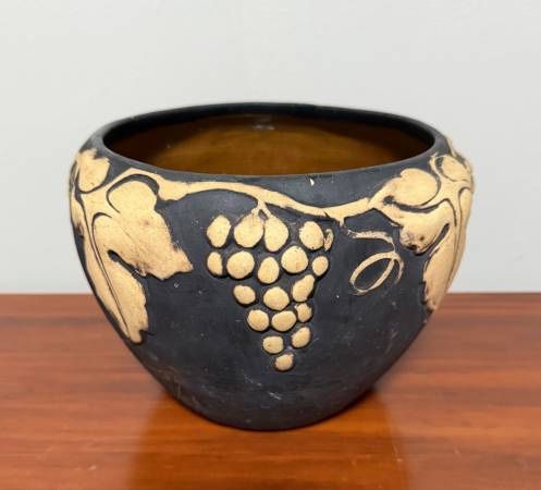 Vintage Embossed Grapes Leaves Ceramic Terracotta Flower Plant Planter Garden Flower Plant Planter Vase Home Decoration Accent