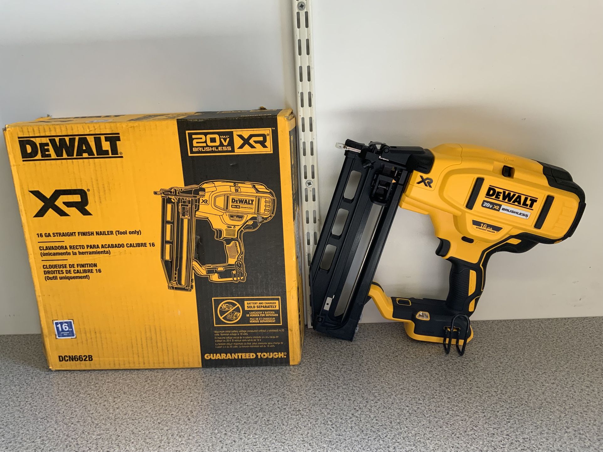 DeWalt DCN662B cordless 16 Gauge Finish Nailer