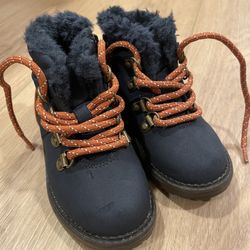 NEW Cat & Jack Kid Boots (size 7)
