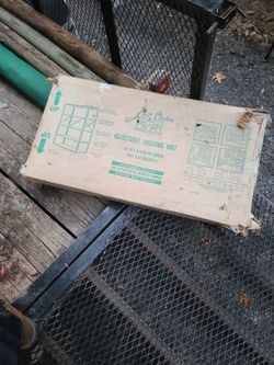 Adjustable shelving unit