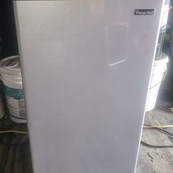 Magic Chef Compact Refrigerator 3.3Cu Ft  