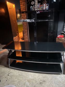 Table top with tv mount NICE