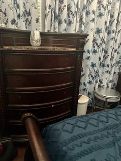 Queen size bedroom set