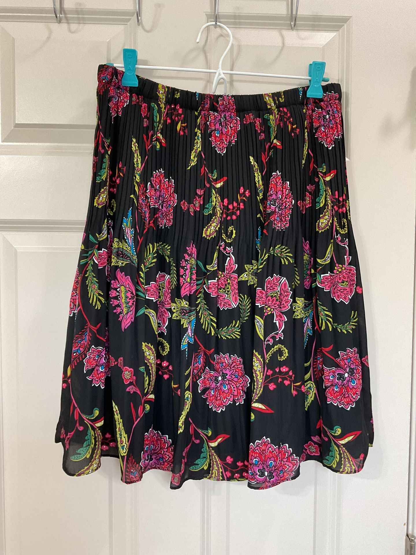SPENSE Black Floral Skirt - Medium. Very good condition.