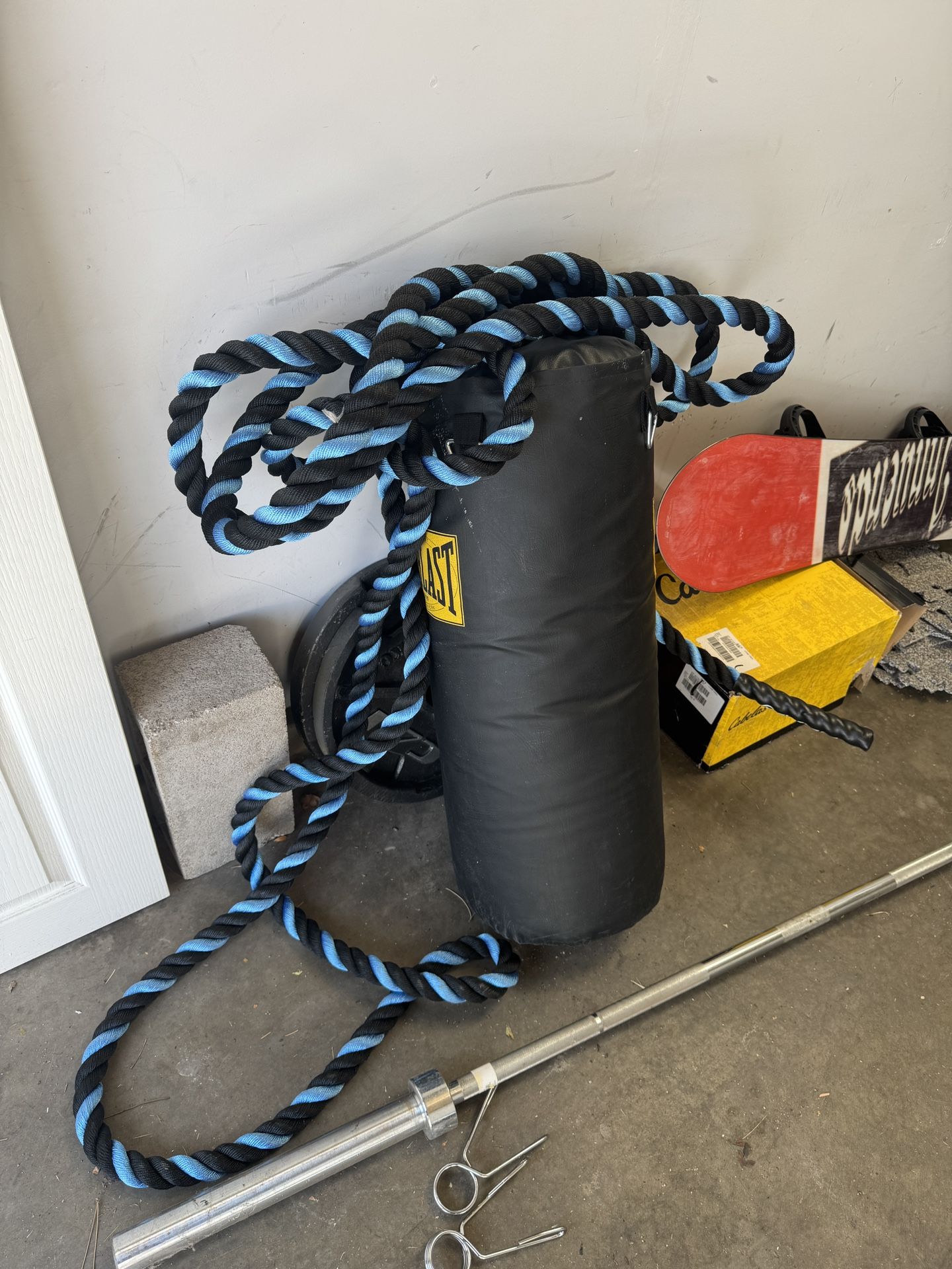 Everlast Heavy Bag And Speed Rope