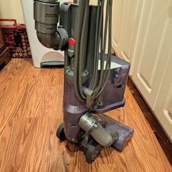 Shark NV352 Navigator Lift Away Upright Vacuum