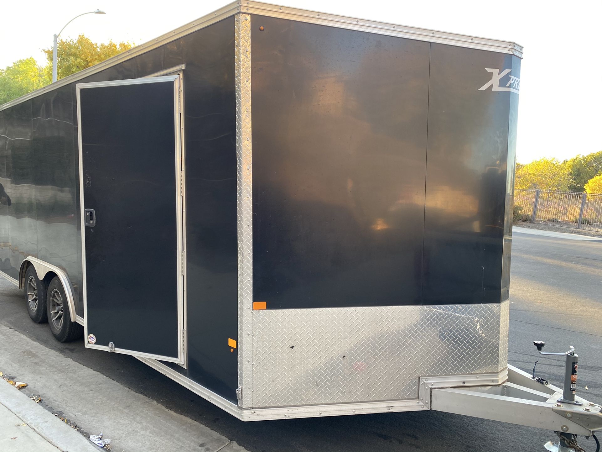 22ft Enclosed Alluminum Trailer