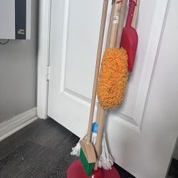 Melissa & Doug cleaning play set