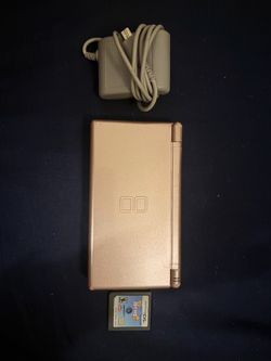 Nintendo DS lite bundle (rose gold) includes charger/game