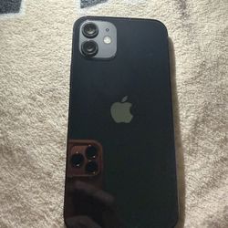 iPhone 12  unlocked in 200$