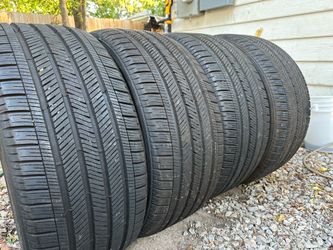 Set tires 275/40/22 same 275/40r22