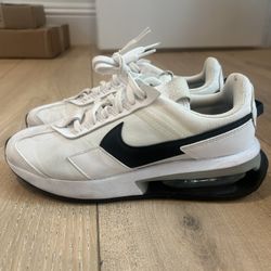 Nike Women’s Shoes 7.5