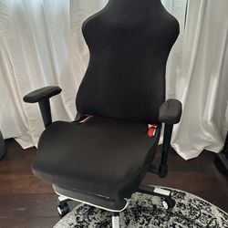 Adjustable Gaming Chair With Footrest