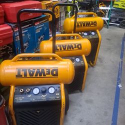 DEWALT CORDED COMPRESSOR 4.5 GALLON 