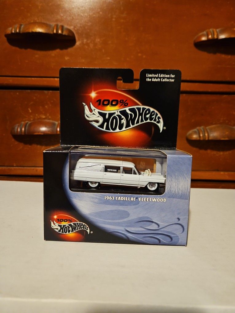 2000 100% Hot Wheels 1963 Cadillac Fleetwood Hearse