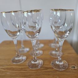 Gold-Rimmed Wine Glasses – Set of 8