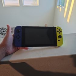 Nintendo Switch (Missing Kickstand)