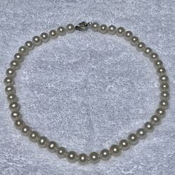 Beautiful Pearl Necklace 18”