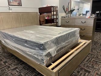 QUEEN SIZE BED WITH NIGHTSTAND, DRESSER & MIRROR