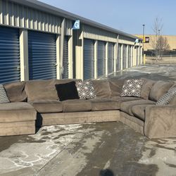 DELIVERY AVAILABLE 🚚🚛🚚  Super Nice 3 Piece Sectional