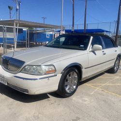 2004 Lincoln Town Car