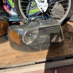 2004 Ford  F 150 Headlight 