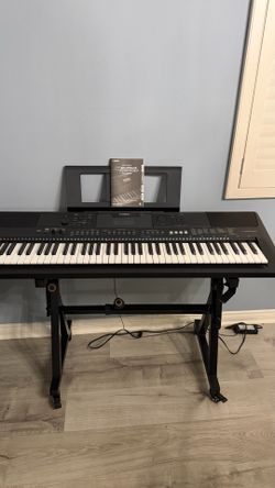 Yamaha PSR-E463 Electronic Keyboard 61-Key with Stand Tested and Working