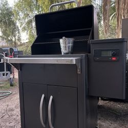 TRAEGER SILVERTON 620 PELLET GRILL SMOKER WITH WI-FI TECHNOLOGY WITH WI-FI