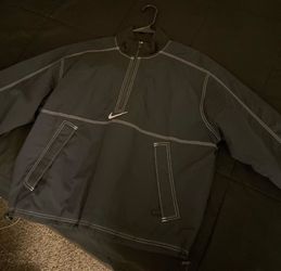 Nike supreme windbreaker size small men’s