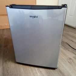 Mini Fridge 