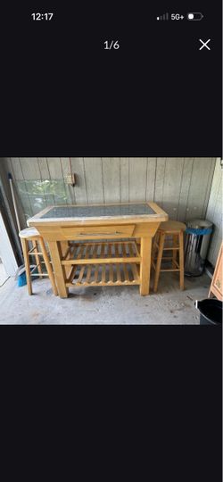 Kitchen Island With Stools