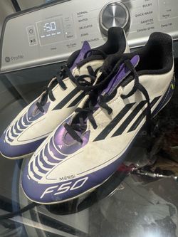 Soccer shoes