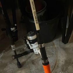 Zebco Roam Spinning Reel and Fishing Rod Combo, 6-Foot 6-Inch Rod, Size 30 Reel, Orange