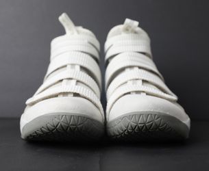 Lebron soldier hot sale 11 light bone