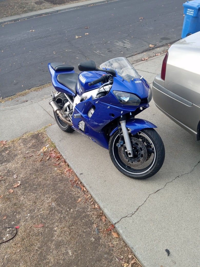 2002 Yamaha R6