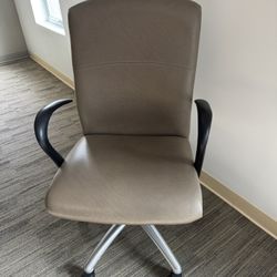 Comfortable and Stylish Office Chairs