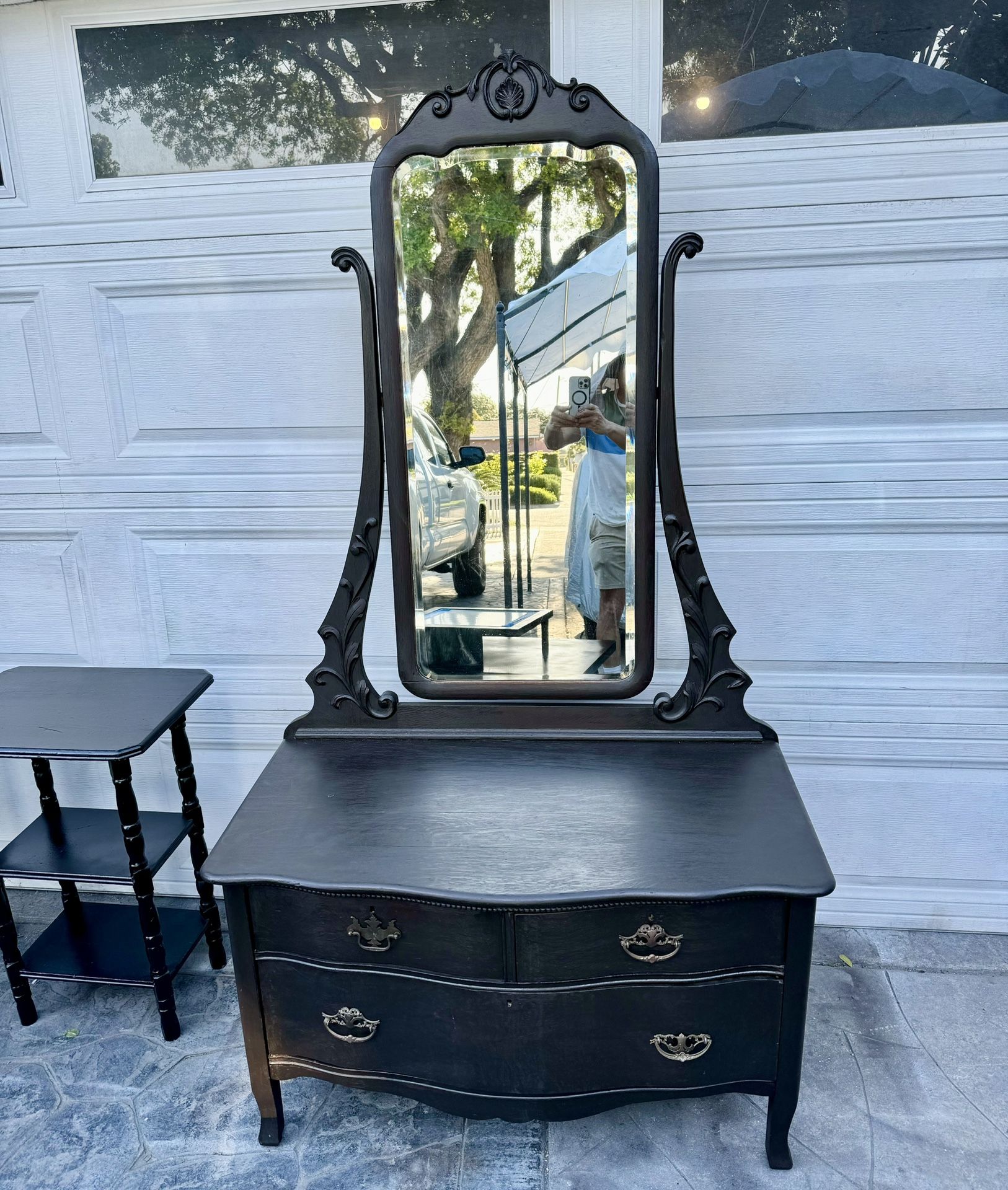 Traditional antique 1920s circa solid wood 3- drawer dresser w / mirror. 21 deep x 40 L x 73H