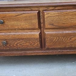 Coffee Table With Side Tables. 