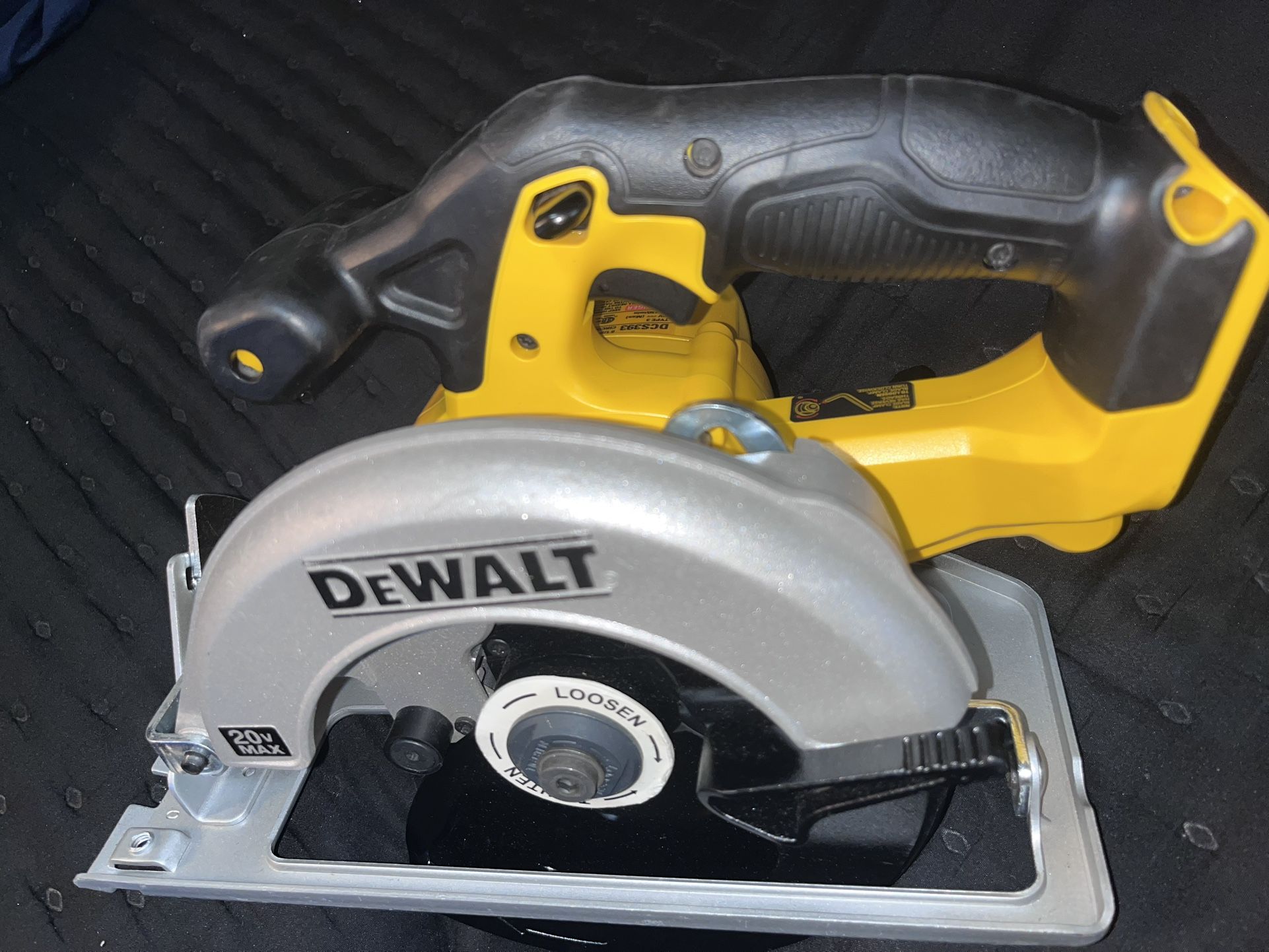DEWALT DCS393 20V 6-1/2" Cordless Circular Saw - Tool Only