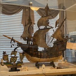 $1,550.00 REDUCED WAS $2,750.00 Christopher Columbus ship very large scale, enclosed in plexiglass case