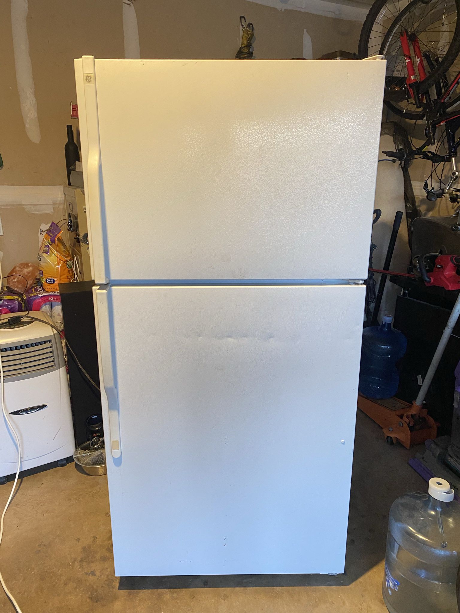 GE 20.6 cu . ft Refrigerator 