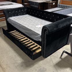 Black Daybed With Pullout