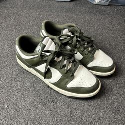 Like new Nike Dunk Low retro olive green wht 