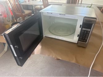 Panasonic NN-SA651S 1.2 Cu. Ft. Inverter Microwave Oven
