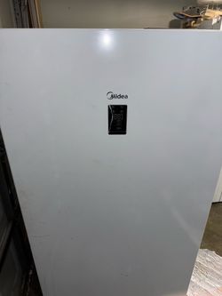 Midea Cabinet Freezer 17 cu.ft. (DOES NOT WORK)