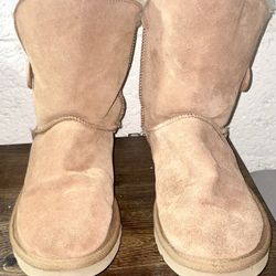 Women’s UGGs Size 10