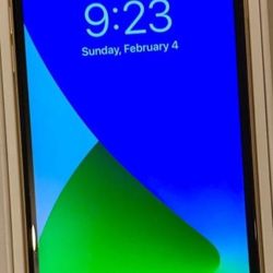 Apple iPhone 7 - UNLOCKED