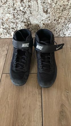 Men’s size 9 Nike wrestling shoes